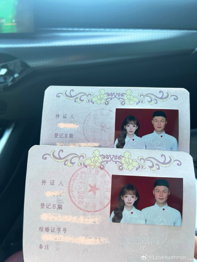 恭喜！方昊女友社媒曬結婚證：已婚