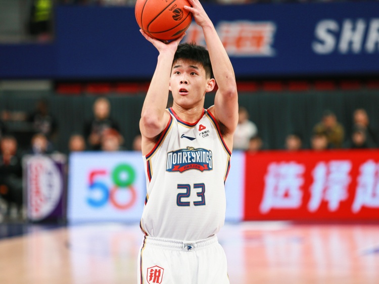高效全能！林葳半場7中6拿到16分3板6助1斷